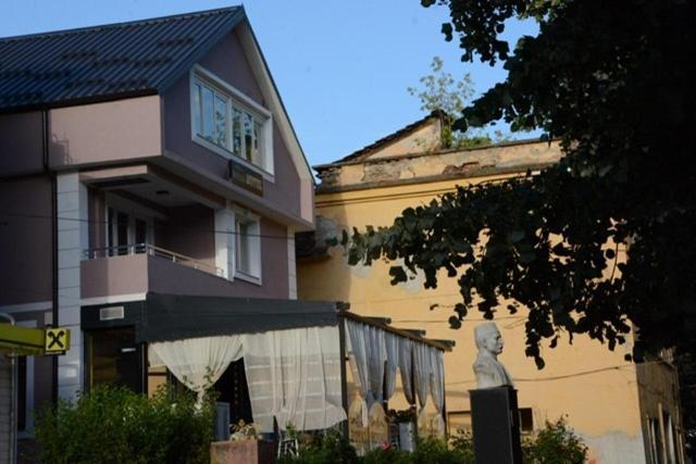Royal Hotel Peshkopi Albania Bagian luar foto